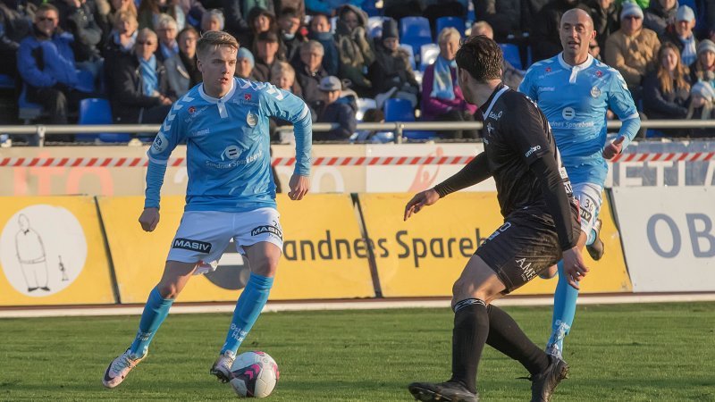 Dybevik i fint driv med Bojan Zajic som følger spent med i bakgrunnen. (Foto: Rune Eikeland)