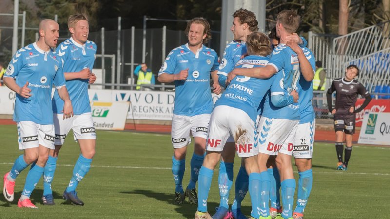Masiv-logoen pryder shortsene denne sesongen.