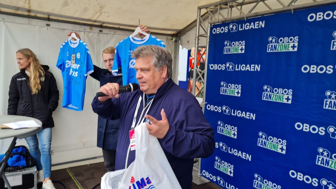 Eddie Christopher Thomas i OBOS, her på en tidligere OBOS Fanzone på Øster Hus Arena
