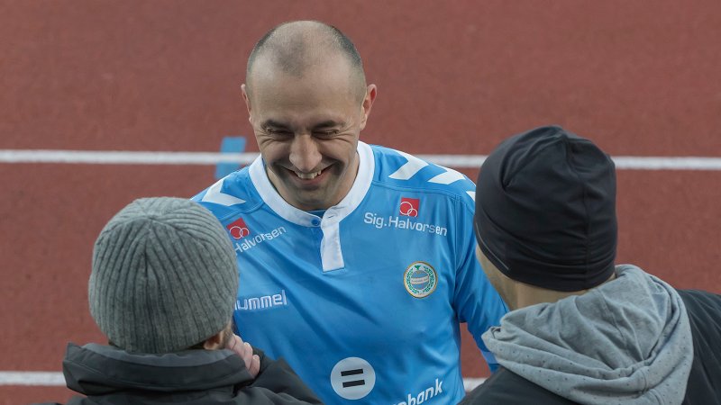 Sig. Halvorsen var godt synlig på Bojan Zajic og resten av Sandnes Ulf-spillerne. Foto: Rune Eikeland, RM Foto.
