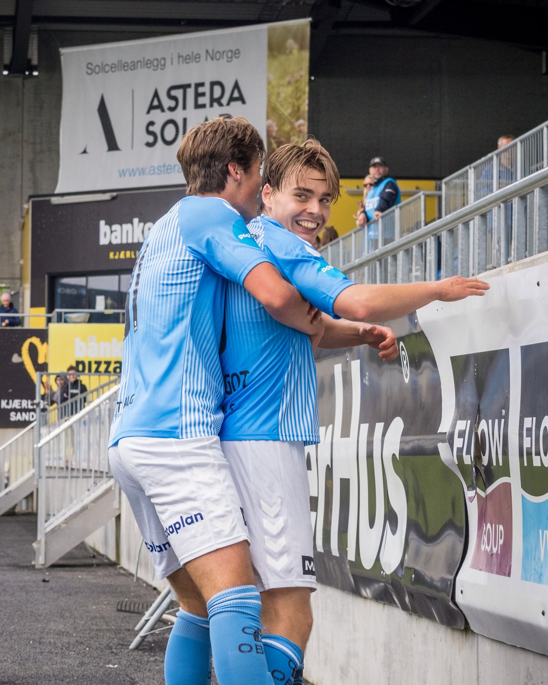 Den eneste som klarte å få tak i Sundgot denne lørdagen var lagkameraten Elias Årsvoll... (Foto: Nanco Hoogstad)