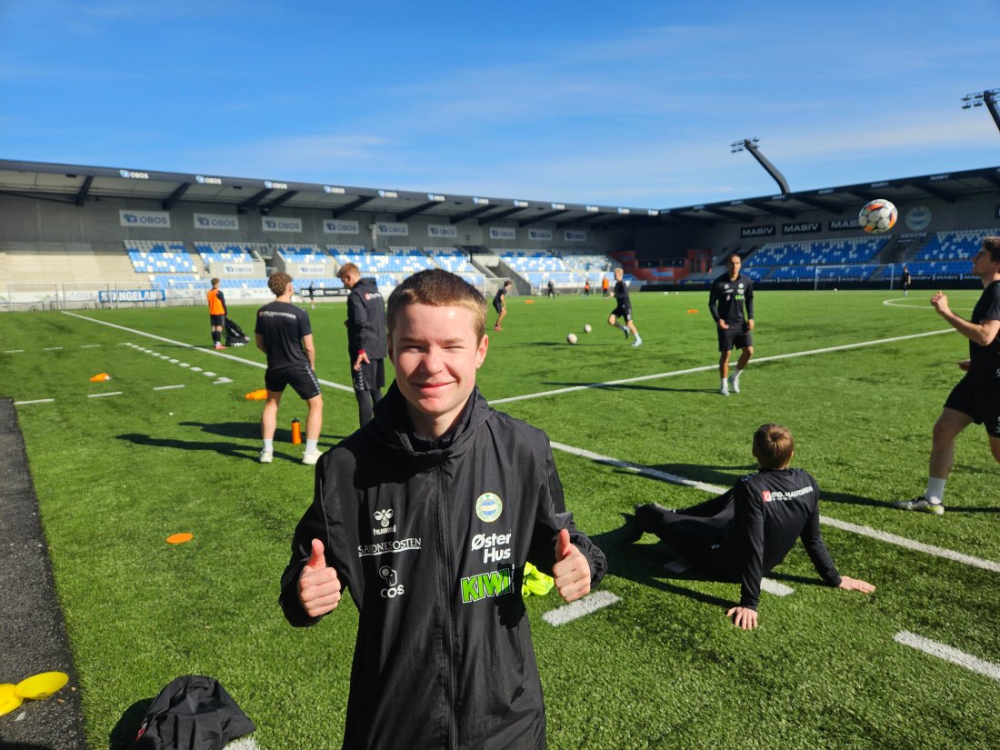 Nataniel har vært svært tett på A-laget både før, under og etter treningsøktene