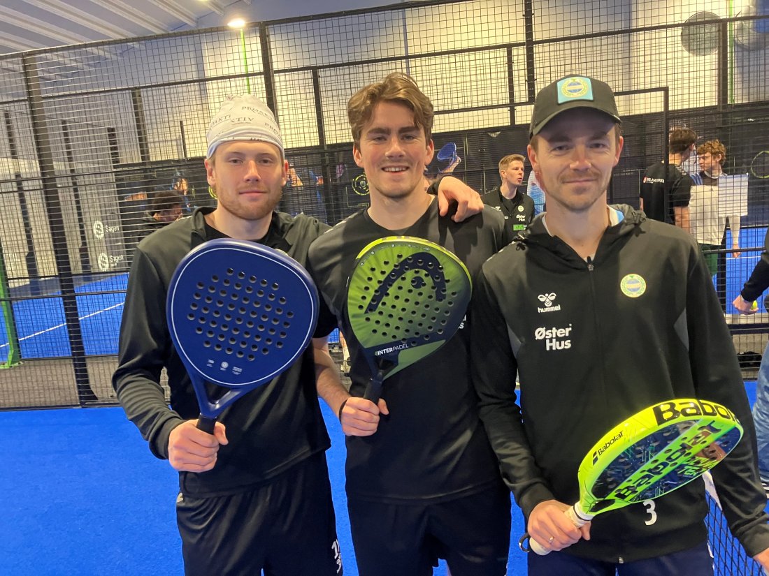 Jarmund Kvernstuen, Gullbrandur Øregaard og Espen Nordseth Berger tok laget med på padelturnering tirsdag denne uken.