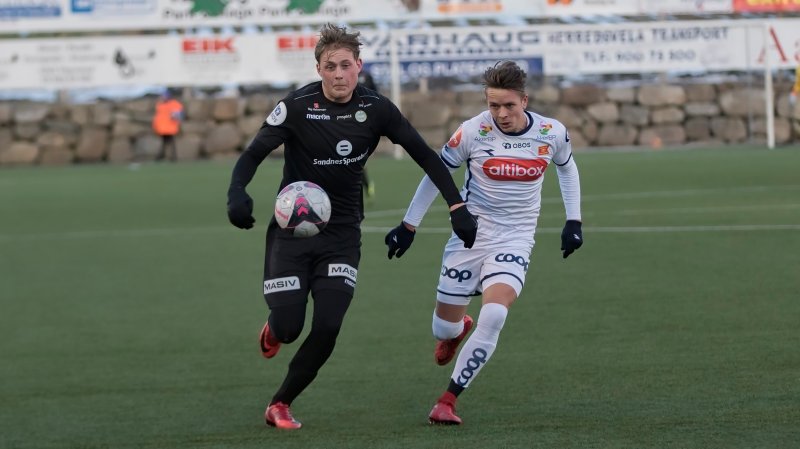 Vegard Aasen og Sandnes Ulf fikk det tøft mot Viking. Foto: Rune Eikeland.